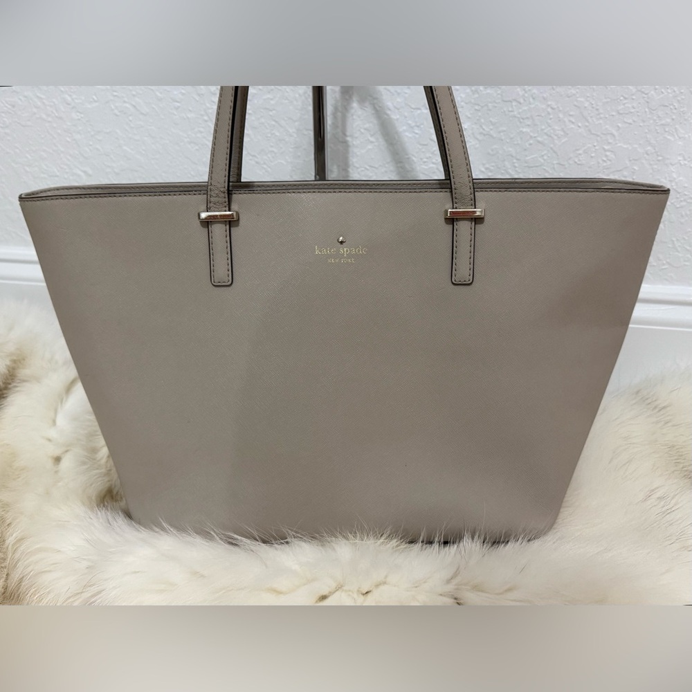 Kate Spade New York Saffiano Leather Cedar Street Medium Harmony Tote Taupe EUC - Picture 2 of 16